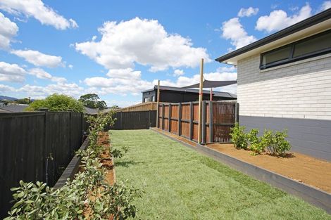 Photo of property in 16 Lippiatt Crescent, Pokeno, 2402