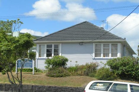 Photo of property in 185 Queen Street, Northcote Point, Auckland, 0627
