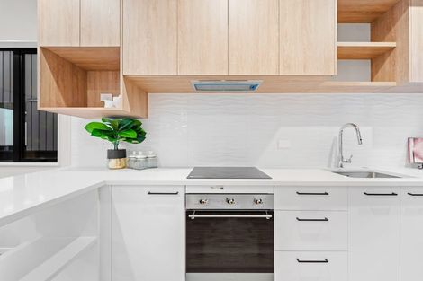 Photo of property in 10 Don Oliver Lane, Glen Eden, 0602