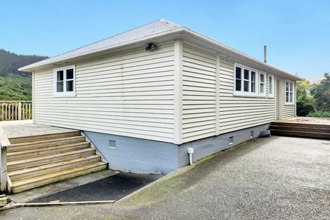 Photo of property in 1 Fleet Grove, Korokoro, Lower Hutt, 5012