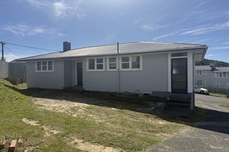 Photo of property in 8 York Place, Cannons Creek, Porirua, 5024