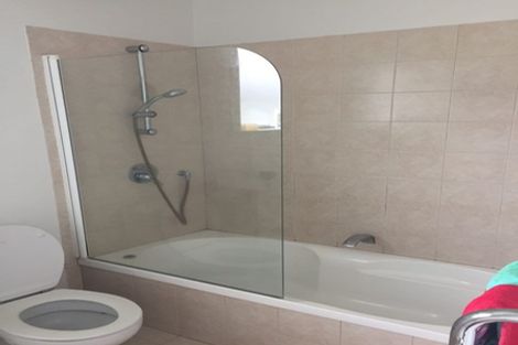 Photo of property in 4 Wharf Road, Te Atatu Peninsula, Auckland, 0610