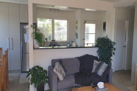 Photo of property in 28 Compton Street, Hillcrest, Auckland, 0627