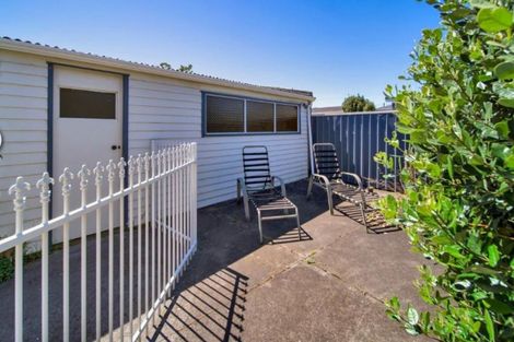 Photo of property in 9 Kennedy Place, Merrilands, New Plymouth, 4312