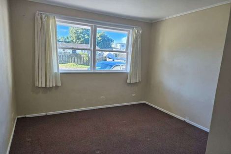 Photo of property in 11 Halberg Street, Glenfield, Auckland, 0629
