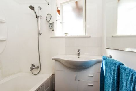 Photo of property in 12 Cron Avenue, Te Atatu South, Auckland, 0610