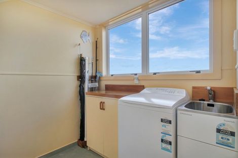 Photo of property in 19 Marine Parade South, Foxton Beach, Foxton, 4815