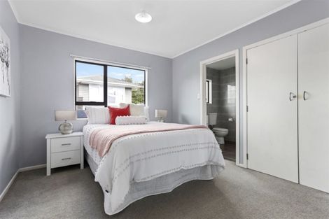 Photo of property in 46 Glen Marine Parade, Glendene, Auckland, 0602