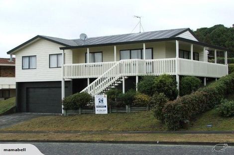 Photo of property in 17 Reeves Road, Acacia Bay, Taupo, 3330
