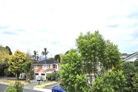 Photo of property in 19 James Evans Drive, Northcote, Auckland, 0627