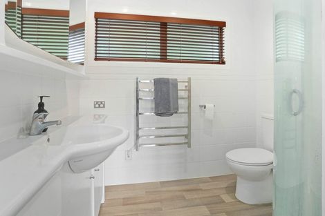 Photo of property in 16 Regal Place, Forrest Hill, Auckland, 0620