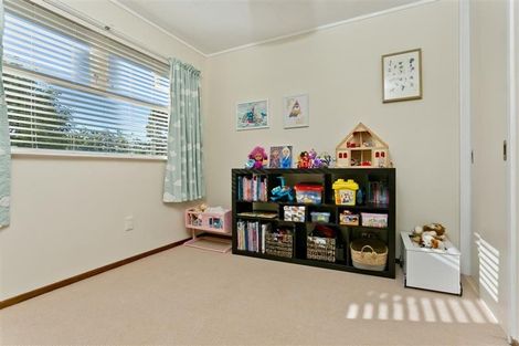 Photo of property in 28 Lavery Place, Sunnynook, Auckland, 0632