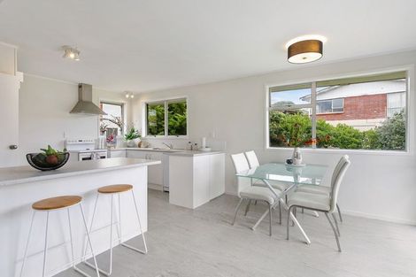 Photo of property in 87 Beechdale Crescent, Pakuranga Heights, Auckland, 2010