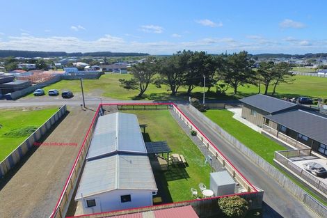 Photo of property in 13 Hall Place, Foxton Beach, Foxton, 4815