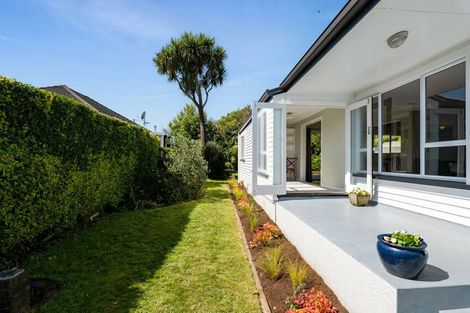 Photo of property in 40 Turakina Street, Merrilands, New Plymouth, 4312