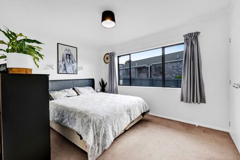 Photo of property in 24 Poplar Grove, Whalers Gate, New Plymouth, 4310