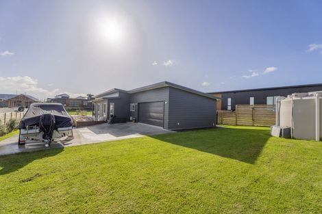 Photo of property in 8 Fred Harsant Drive, Cooks Beach, 3591
