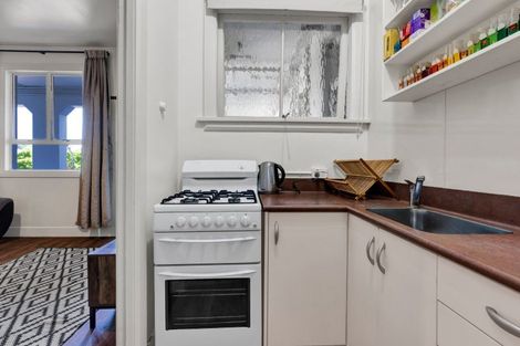 Photo of property in Devonport Apartments, 31/127 Saint Aubyn Street, New Plymouth, 4310