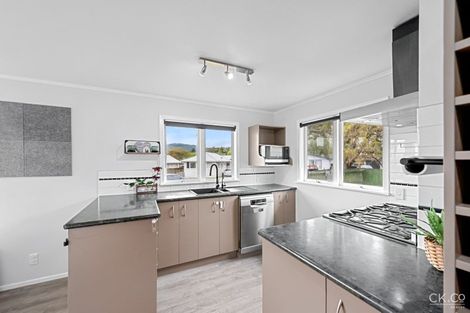 Photo of property in 7 Prestige Place, Maoribank, Upper Hutt, 5018
