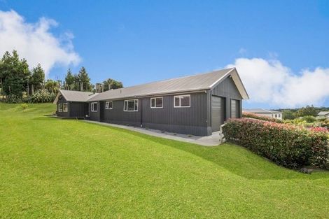 Photo of property in 14 Gavinike Place, Waimauku, 0812