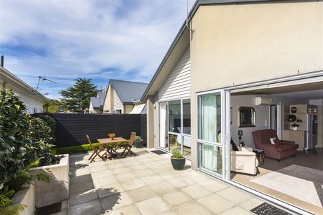 Photo of property in 2/2 Hamilton Avenue, Ilam, Christchurch, 8041