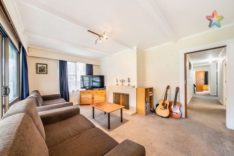 Photo of property in 33 Compton Crescent, Taita, Lower Hutt, 5011