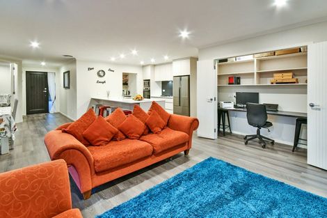 Photo of property in 16 James Elliot Way, Pokeno, 2402