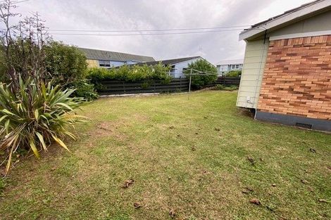Photo of property in 2/118 Waimumu Road, Massey, Auckland, 0614