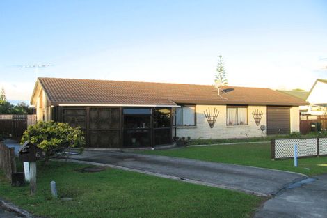 Photo of property in 4 Ruby Place, Orewa, 0931