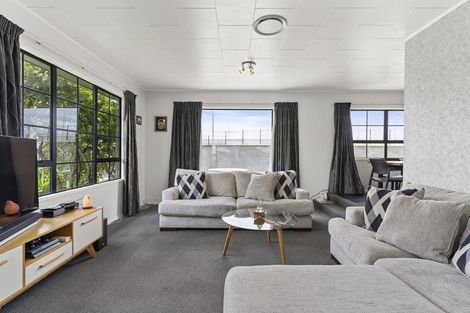 Photo of property in 19 Barbados Drive, Unsworth Heights, Auckland, 0632