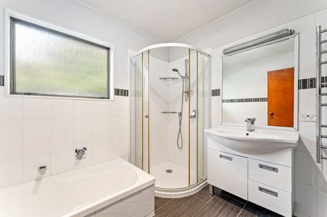 Photo of property in 16 Dobell Road, Stanmore Bay, Whangaparaoa, 0932