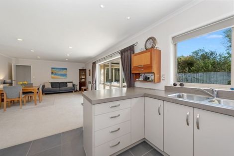 Photo of property in 27 Whitney Place, Rototuna North, Hamilton, 3210