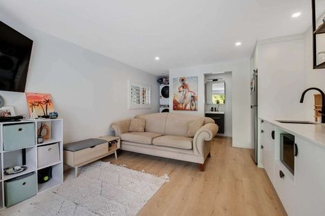 Photo of property in 6 Lancelot Road, Orewa, 0931