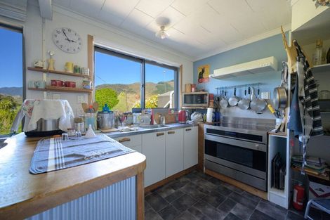 Photo of property in 28 Grey Street, Murchison, 7007