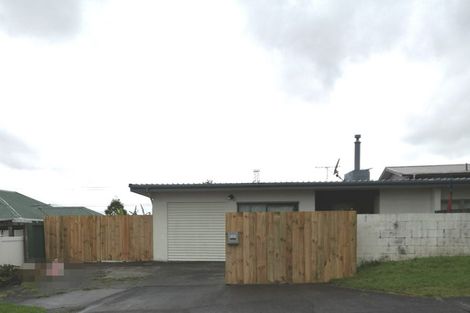 Photo of property in 67 Lincoln Park Avenue, Massey, Auckland, 0614
