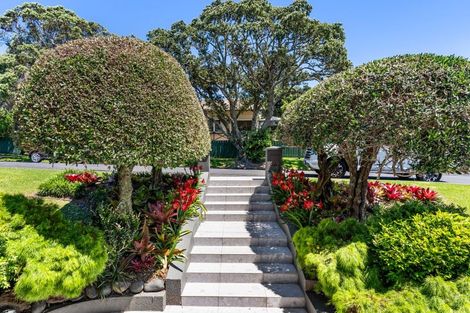 Photo of property in 1/1 Eastcliffe Road, Castor Bay, Auckland, 0620