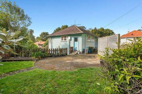Photo of property in 70 Glenpark Avenue, Frankleigh Park, New Plymouth, 4310