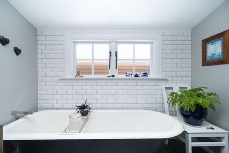 Photo of property in 1 Tamar Street, Rongotea, 4476