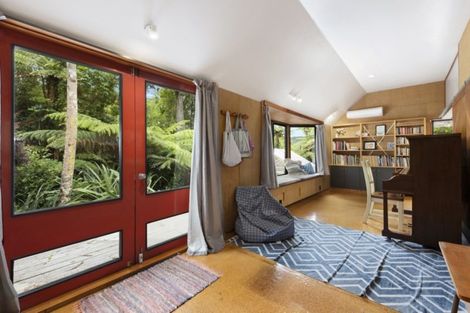 Photo of property in 77 Wyndham Road, Pinehaven, Upper Hutt, 5019