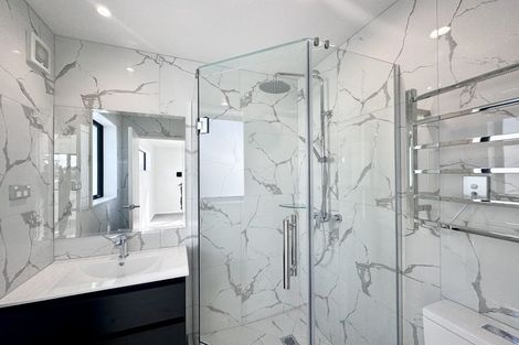 Photo of property in 3b Glennandrew Drive, Half Moon Bay, Auckland, 2012