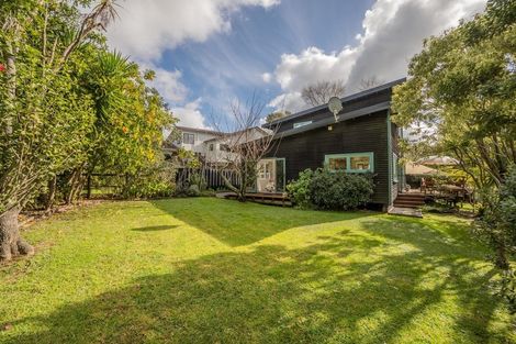 Photo of property in 1025 Beach Road, Torbay, Auckland, 0630