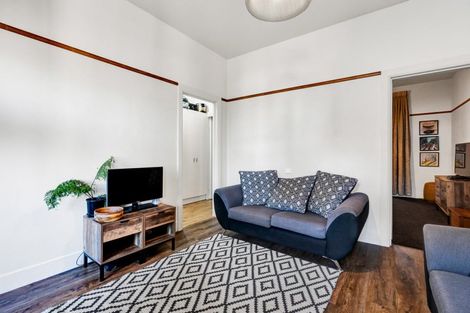 Photo of property in Devonport Apartments, 31/127 Saint Aubyn Street, New Plymouth, 4310