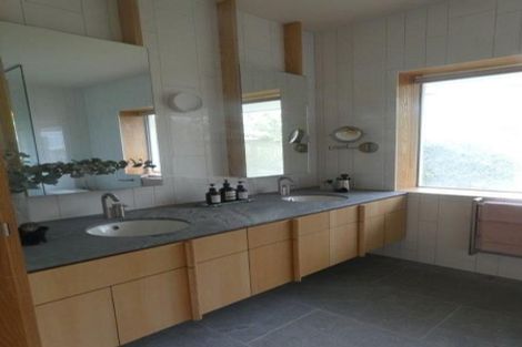 Photo of property in 25 Salamanca Road, Kelburn, Wellington, 6012