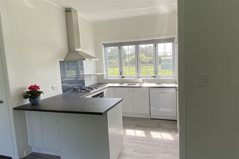 Photo of property in 554 Waitakere Road, Taupaki, Henderson, 0782