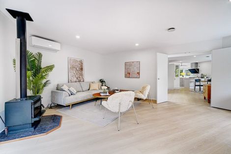 Photo of property in 8 Stitchbird Close, Murrays Bay, Auckland, 0630