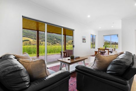 Photo of property in 6 Rhona Place, Mahia, 4198