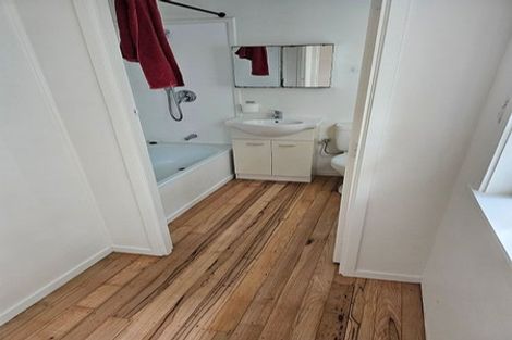 Photo of property in 2/2 Earl Road, Titirangi, Auckland, 0604