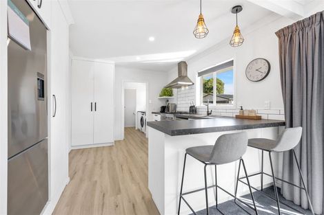 Photo of property in 7 Pinehurst Crescent, Russley, Christchurch, 8042