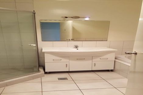 Photo of property in 8b Schnapper Rock Road, Schnapper Rock, Auckland, 0632