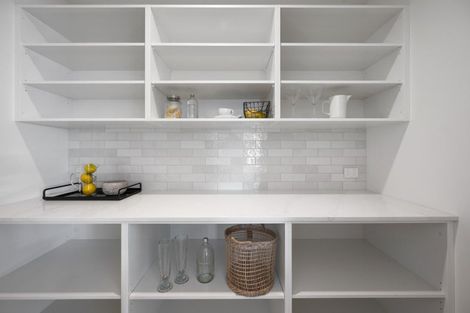 Photo of property in 10 Cassin Place, Taradale, Napier, 4112